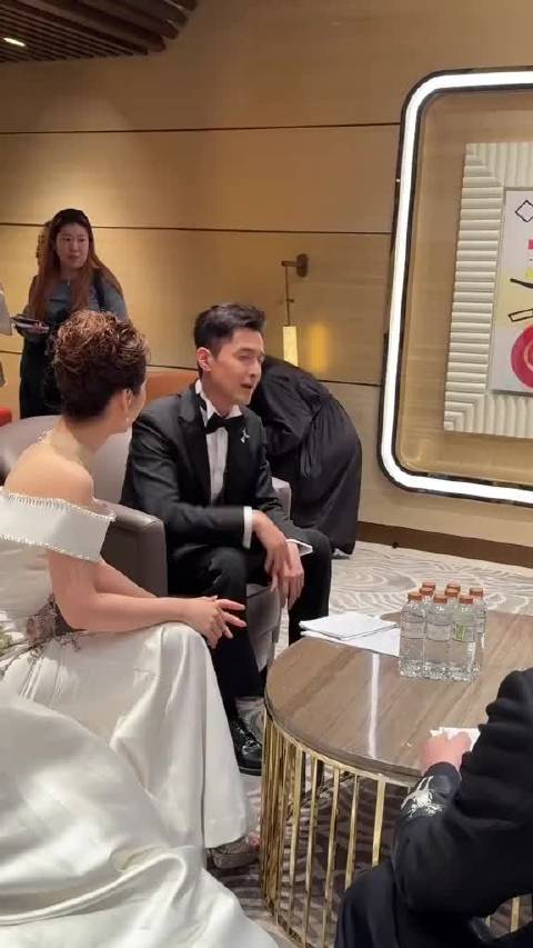 胡歌说蓝羽好像学习委员