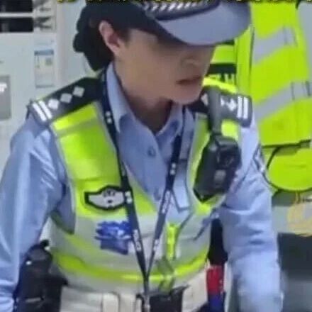 “你就没给别人留活路 ”，济南女交警犀利回怼超载司机并扣15分