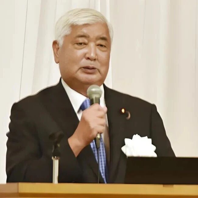 高市被“自己人”将了一军，中日破局有戏了？三个信号不容忽视