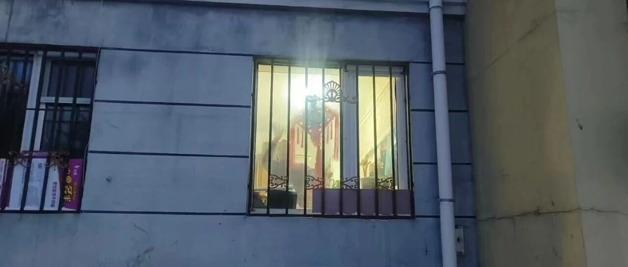 丰林县新青镇“窗帘”有情“灯光”暖心