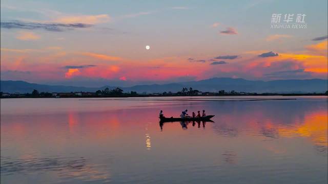 中秋夜大理西湖月满湖光