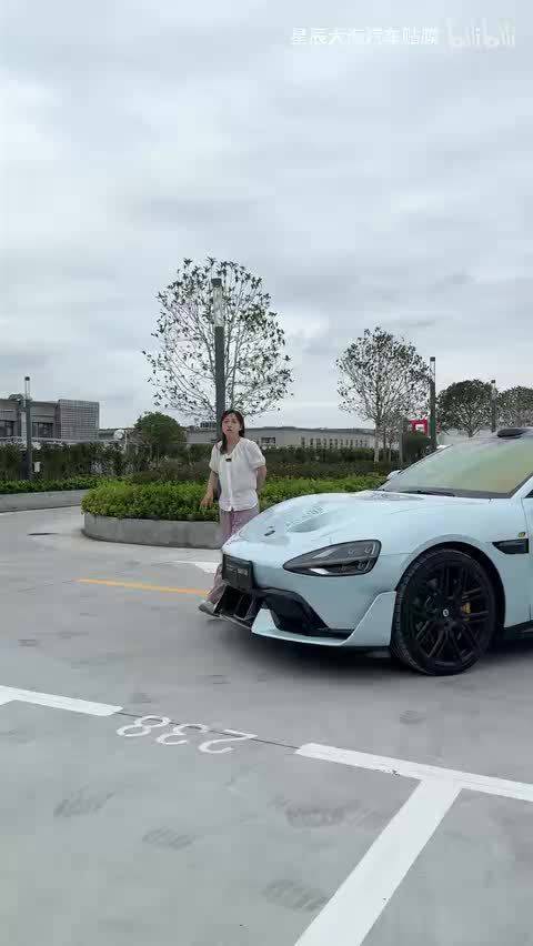 谁说SU7只能黑白银才高级？这台冰川蓝su7直接打破偏见！