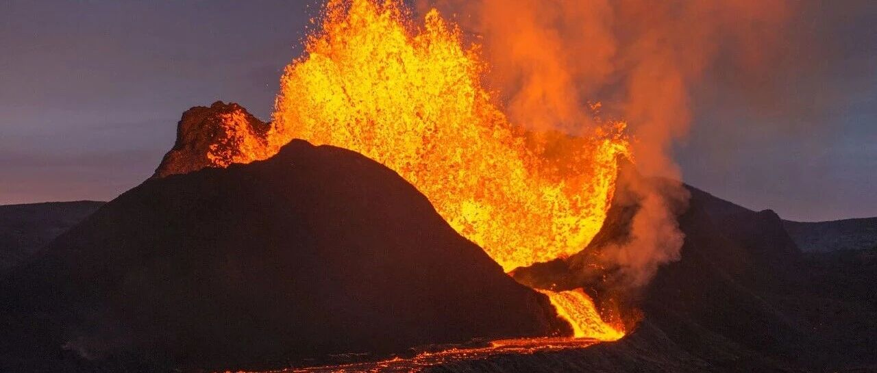 超4000只个股上涨！固态电池概念大爆发，武汉蓝电“30CM”涨停，房地产、PCB板块走强，玻璃基板概念走弱 | A股早盘