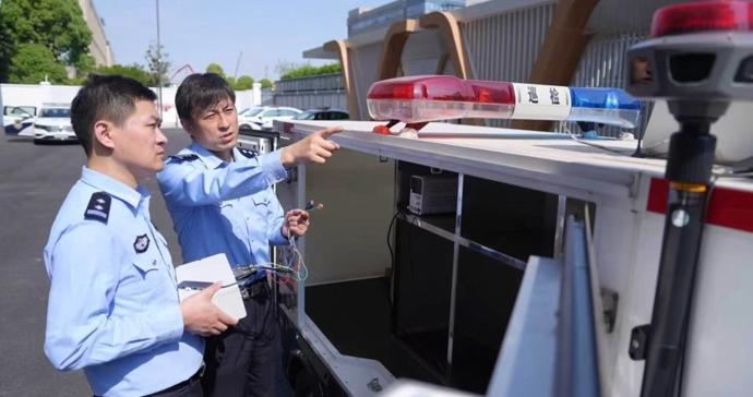 “警小芯”上岗!上海浦东街头,你会遇到它 “警小芯”上岗!上海浦东街头,你会遇到它