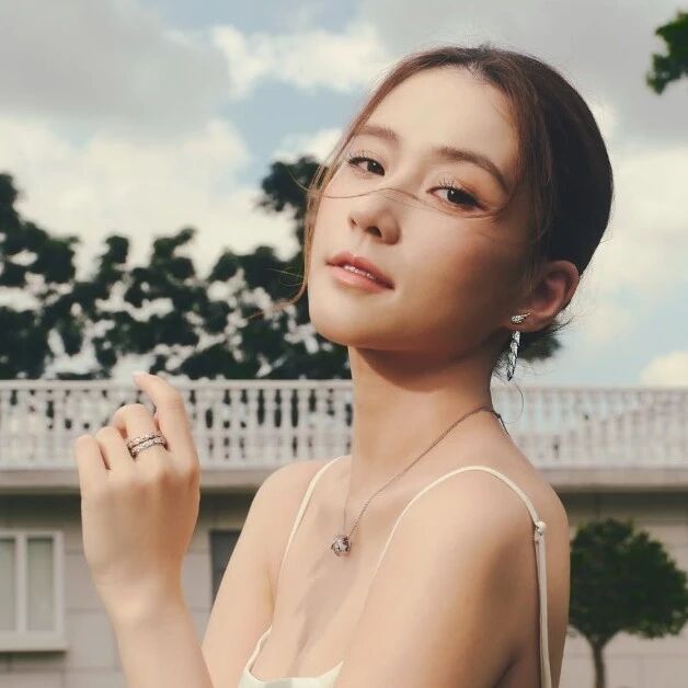 赌王千金何超莲分享Tinker Bell造型短片 低胸短裙配舞姿 赌王千金何超莲分享Tinker Bell造型短片 低胸短裙配舞姿