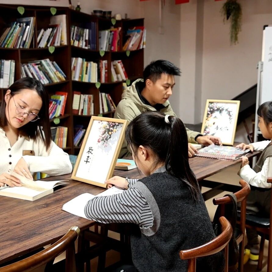 郸城:国庆假期书香浓 静心阅读度长假 郸城:国庆假期书香浓 静心阅读度长假