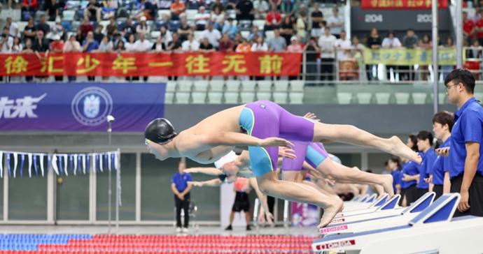 假日上赛场,四代游泳人接力传承热爱 假日上赛场,四代游泳人接力传承热爱