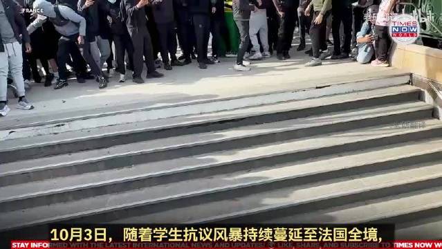 巴黎学生把电动车、垃圾扔进地铁入口，现场狂放烟花，400所学校被迫停课！