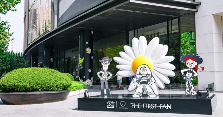 玩具总动员出没南京西路！THE FIRST FAN出片点位全攻略→