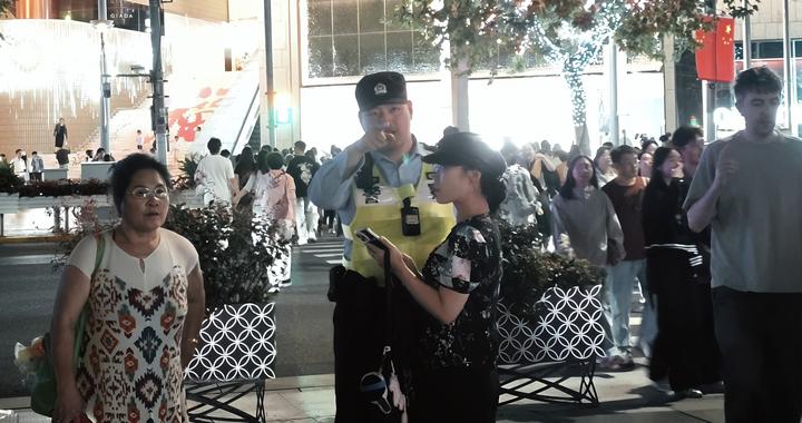 氛围感拉满,静安光影夜色出圈,静安警方护航打卡热潮 氛围感拉满,静安光影夜色出圈,静安警方护航打卡热潮