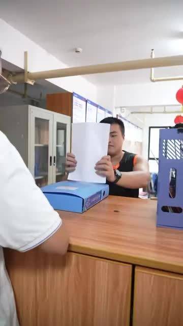 人出门 车归位，出游前记得正确停放电动车