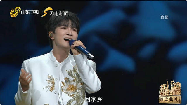 周深飞天奖舞台太有感染力了