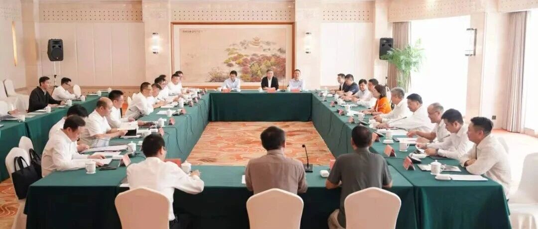 谢卫江与北京岳阳商会和京津冀等地企业家一行座谈