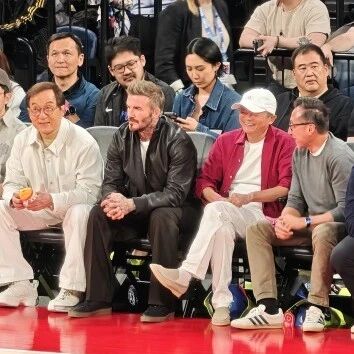 同框！马云、蔡崇信现身NBA中国赛！