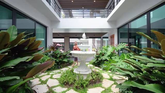 Victoria Witthinrich 探访普吉岛一栋价值 325 万美元、自带鸟舍的别墅