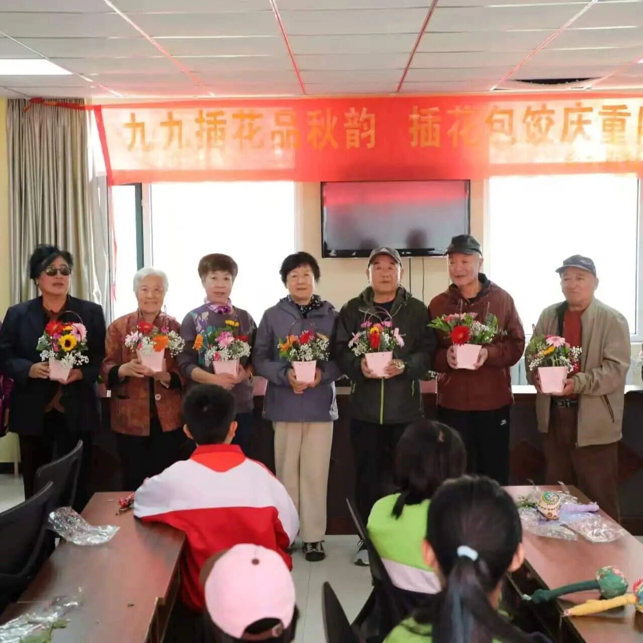 情暖重阳传美德 老少相伴育新人——潘家沟街道佟王府社区举办重阳敬老主题活动 情暖重阳传美德 老少相伴育新人——潘家沟街道佟王府社区举办重阳敬老主题活动