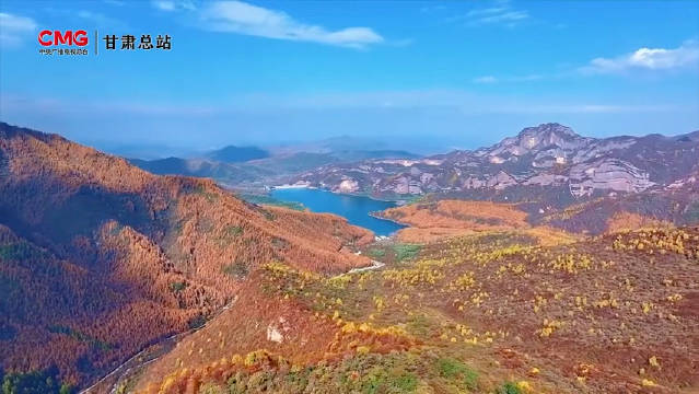 秋叶和碧水绝美同框
