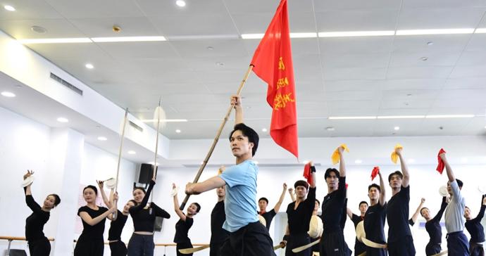 民族舞剧《小刀会》焕新亮相艺术节:守住原作气韵 舞出时代风华 民族舞剧《小刀会》焕新亮相艺术节:守住原作气韵 舞出时代风华