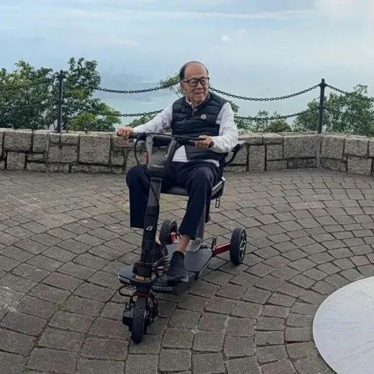香港长实集团严正声明:李嘉诚去世「绝无其事」 强烈谴责有自媒体捏造假新闻 香港长实集团严正声明:李嘉诚去世「绝无其事」 强烈谴责有自媒体捏造假新闻