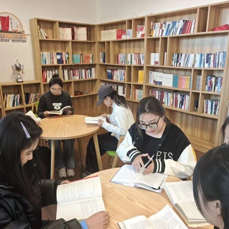 丰林县新青镇开展“放下手机读会书”主题读书活动