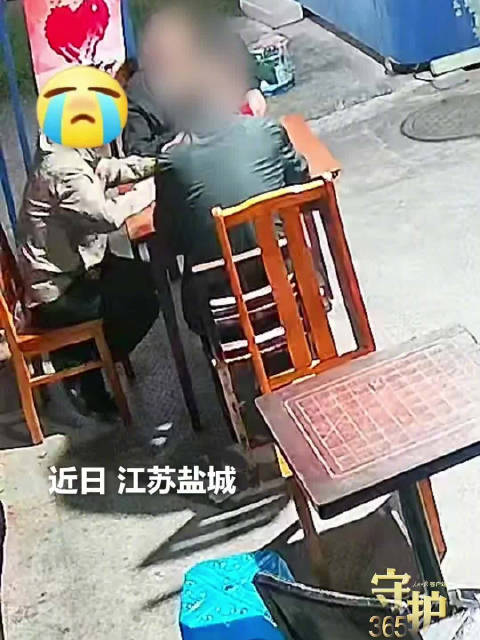 守护365丨辅警佯装打牌抓了个贼