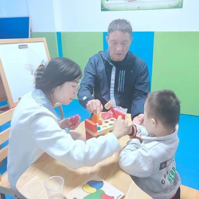 退役军人杨兴勇:戎装藏心底 以爱护童心 退役军人杨兴勇:戎装藏心底 以爱护童心
