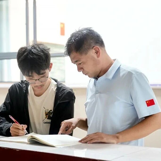 陈浩:深耕教学善育人 以爱润爱护芳华 陈浩:深耕教学善育人 以爱润爱护芳华