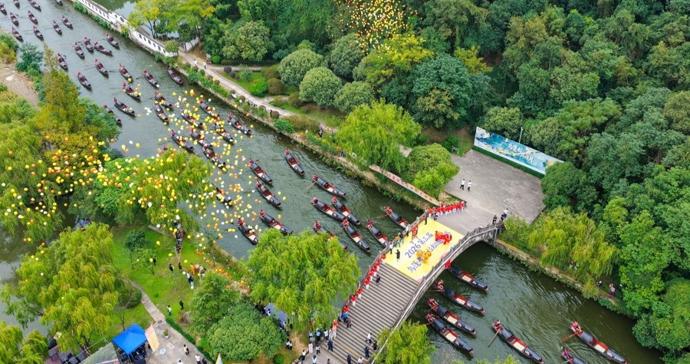 浙江绍兴：60名船工东湖竞逐2026第三届绍兴乌篷船马拉松邀请赛