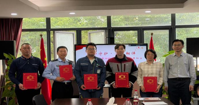 一次组团上门多事同办,“五彩暖邻”破解护老难题 一次组团上门多事同办,“五彩暖邻”破解护老难题