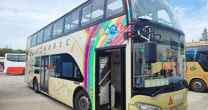 免费双层巴士来了,乘“音乐世博号”,赴一场17天的爵士上海秋日之旅 免费双层巴士来了,乘“音乐世博号”,赴一场17天的爵士上海秋日之旅