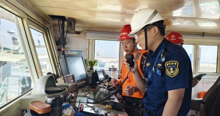攻坚湿地生态治理，浦东海事局多措并举助力九段沙互花米草治理工程建设