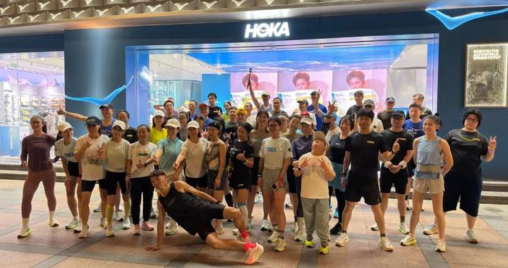 淮海路的夜又上新了!他们追着光跑过整条光影街区 淮海路的夜又上新了!他们追着光跑过整条光影街区
