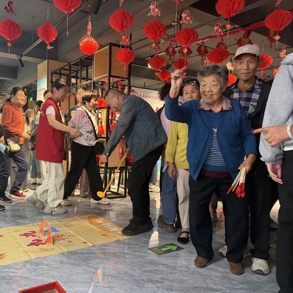【网络中国节・重阳】重阳寻雅趣  笑语伴金秋——卫滨区开展“我们的节日·重阳节”趣味市集文明实践活动