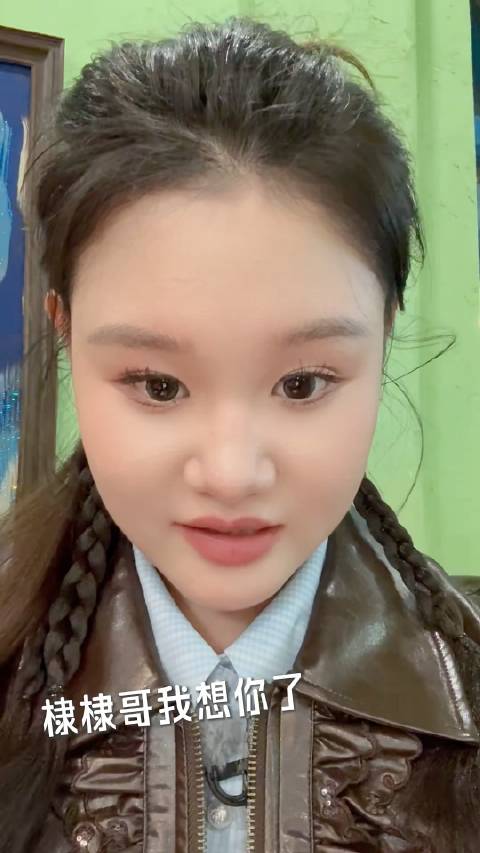 张家齐约饭王鹤棣成功张家齐挽着王鹤棣去吃饭了