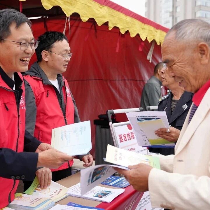 罗平县举办“敬老月·重阳节”文艺汇演暨敬老便民志愿服务活动 罗平县举办“敬老月·重阳节”文艺汇演暨敬老便民志愿服务活动
