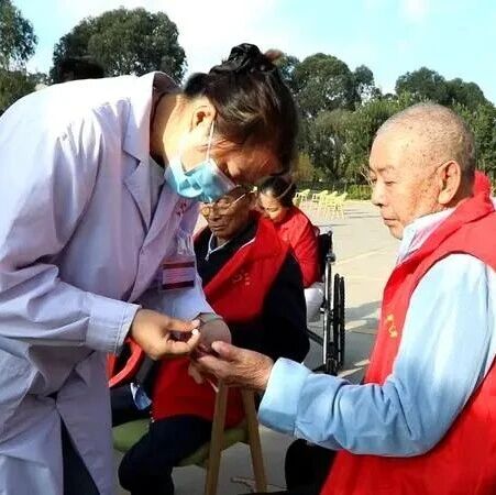 这个重阳节,丘北明威老年公寓里笑声不断 这个重阳节,丘北明威老年公寓里笑声不断