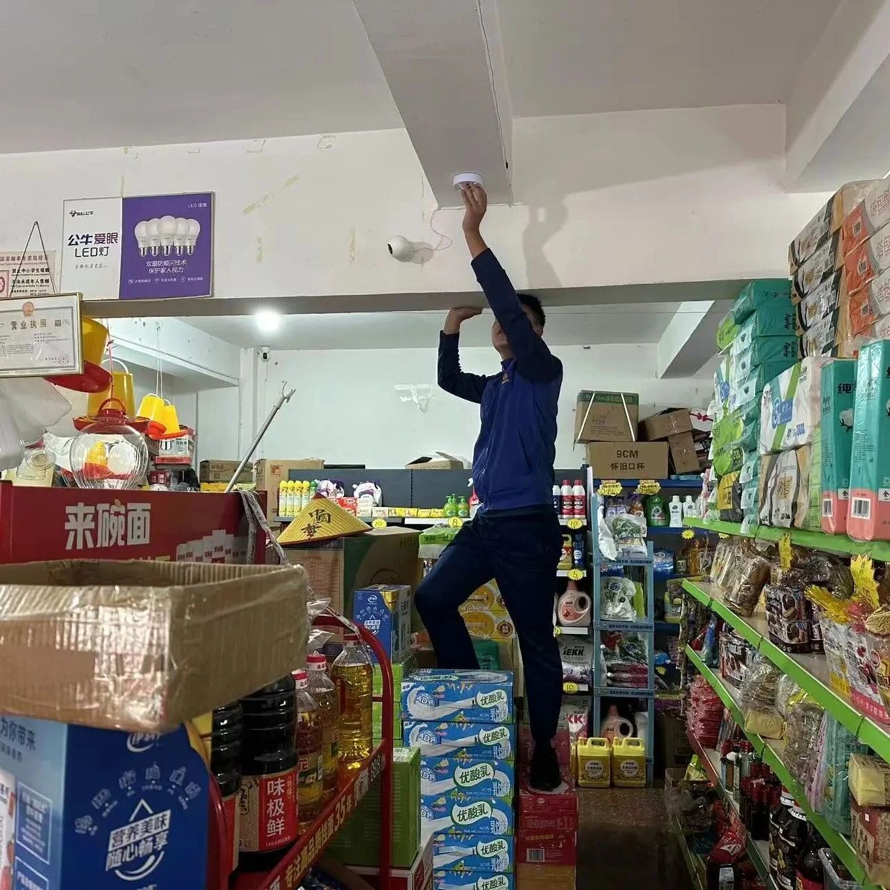 【消防安全】小烟感大守护——景谷半坡为“九小场所”装上消防安全“预警器” 【消防安全】小烟感大守护——景谷半坡为“九小场所”装上消防安全“预警器”