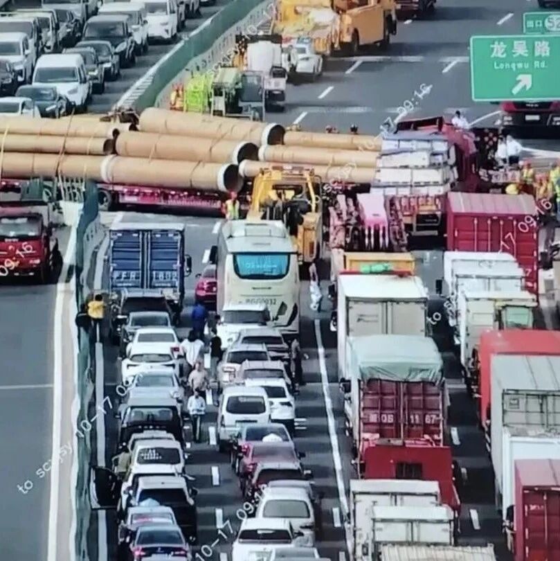 上海警方通报：王某某（男，39岁）驾驶平板货车与5辆车发生碰撞，造成1人死亡、2人受伤，已被警方控制