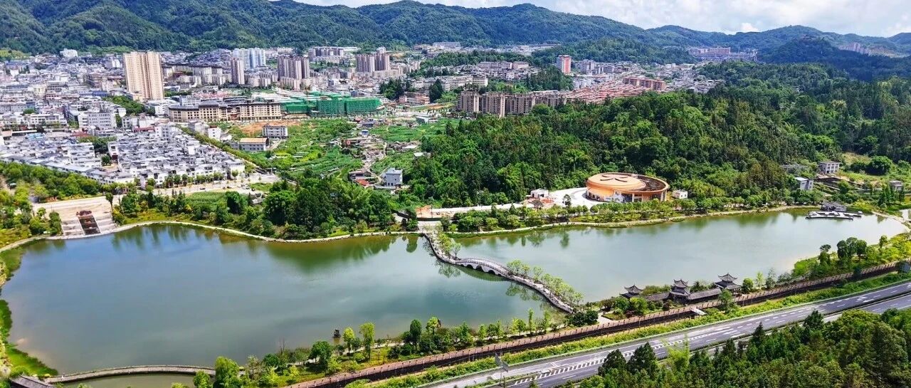 龙陵县召开离退休干部2026年重阳节座谈会暨经济运行通报会 龙陵县召开离退休干部2026年重阳节座谈会暨经济运行通报会