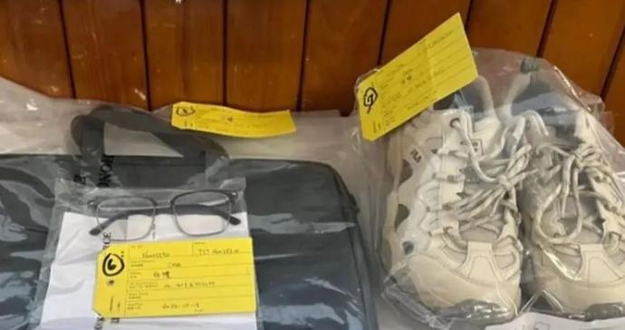 女子搭乘地铁扶梯时，一男子向其腿部泼洒白色透明液体，发生拉扯导致手指骨裂