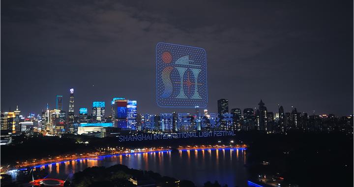 1900架无人机点亮夜空,上海国际光影节无人机表演活动在世纪公园举办 1900架无人机点亮夜空,上海国际光影节无人机表演活动在世纪公园举办