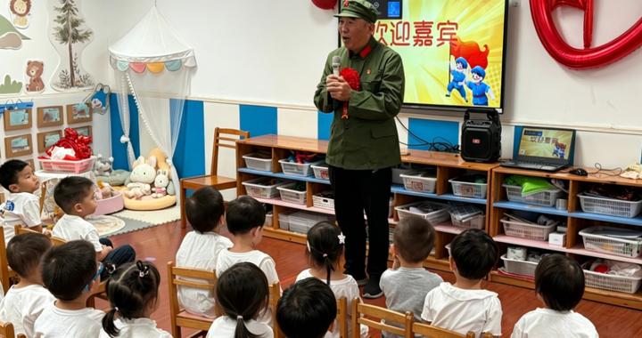 长者进课堂，萌娃送祝福，普陀幼儿园把敬老融进日常教育