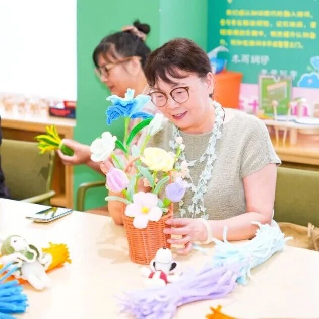 记忆门诊、科技体验……长宁将“小蓝花”送进社区 记忆门诊、科技体验……长宁将“小蓝花”送进社区
