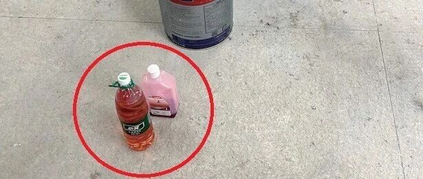 用矿泉水瓶装危险化学品，工人误饮了怎么办？