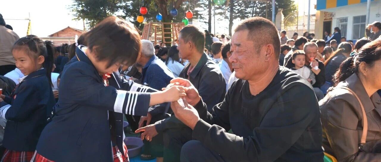 一杯热茶一碗面 重阳孝润幼童心——宾川定光幼儿园敬老亲子活动暖意浓 一杯热茶一碗面 重阳孝润幼童心——宾川定光幼儿园敬老亲子活动暖意浓