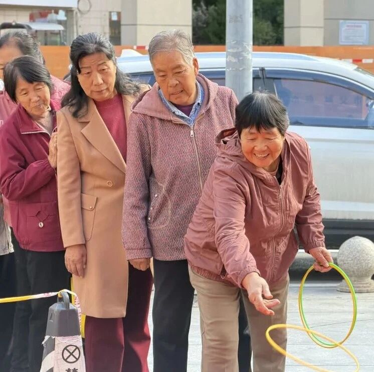 热闹过重阳!怡阳社区趣味活动敬老护平安 热闹过重阳!怡阳社区趣味活动敬老护平安