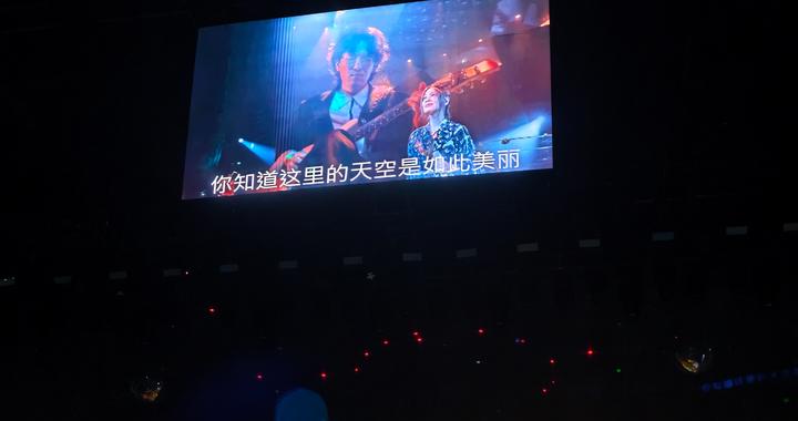 57岁刘若英重庆巡演回应歌迷告白：我并不漂亮，身材和歌声也一般，感动到想搬来重庆
