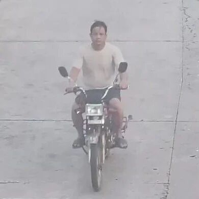 再曝光！看看青松乡谁骑车不戴头盔被拍了