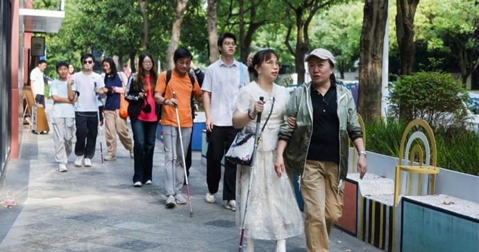 从受助、自助到助人，盲人主理人在活动中找回对生活的掌控