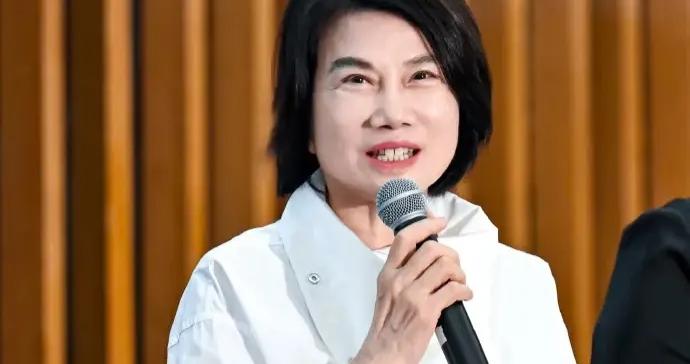 格力技工学校开学第一课，董明珠现场定规矩：禁止谈恋爱，不允许高价超市存在